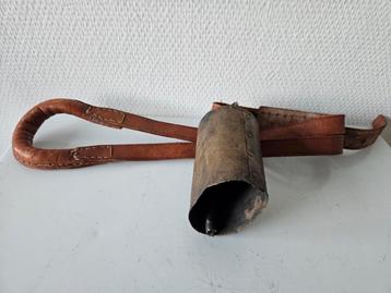 Antieke Koebel met Lederen Riem beschikbaar voor biedingen