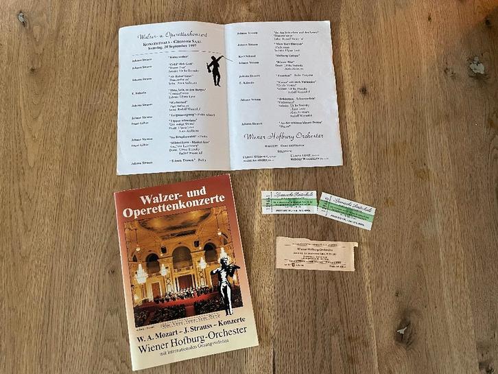 D381 Wals- en operetteconcert Wenen Wiener Hofburg, Boeken, Geschiedenis | Stad en Regio, Gelezen, 20e eeuw of later, Ophalen of Verzenden