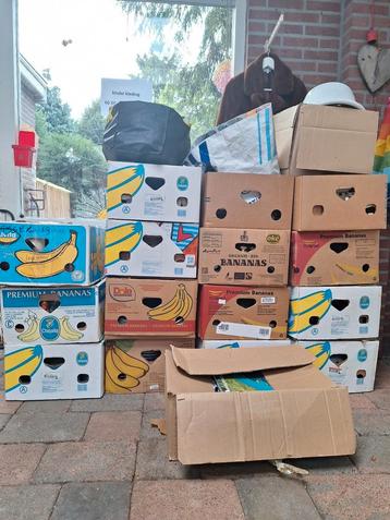 15 doze en 2 tassen romelmarkt spullen beschikbaar voor biedingen