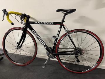 Racefiets met 27 versnellingen beschikbaar voor biedingen