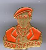 Zoon Stiefbeen oranje op koper tv serie speldje ( S_211a ), Verzamelen, Verzenden, Zo goed als nieuw, Figuurtje, Speldje of Pin