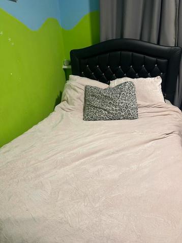 Bed met opberg ruimte 