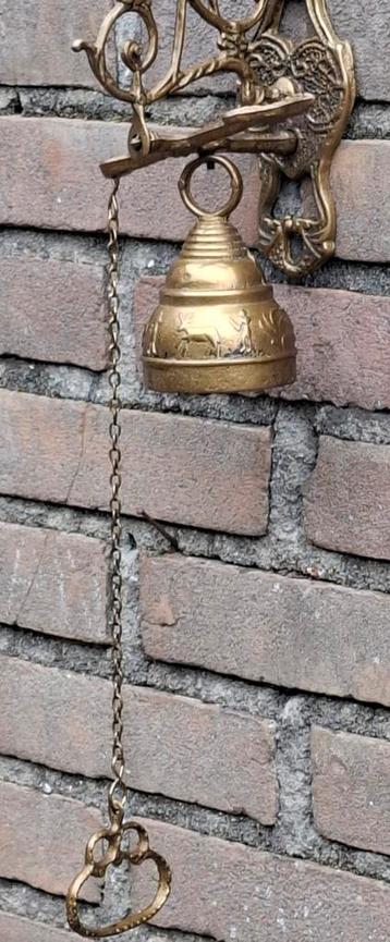 Kloosterbel.  Geornamenteerd.  Messing.  beschikbaar voor biedingen
