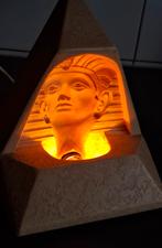 Tafellamp. Toetanchamon/Piramide. 1993. 22cm. *Zie tekst., Huis en Inrichting, Lampen | Tafellampen, Ophalen, Zo goed als nieuw
