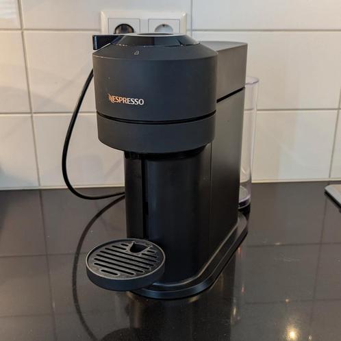 Nespresso Vertuo Next, Witgoed en Apparatuur, Koffiezetapparaten, Gebruikt, Koffiepads en cups, Koffiemachine, 1 kopje, Afneembaar waterreservoir