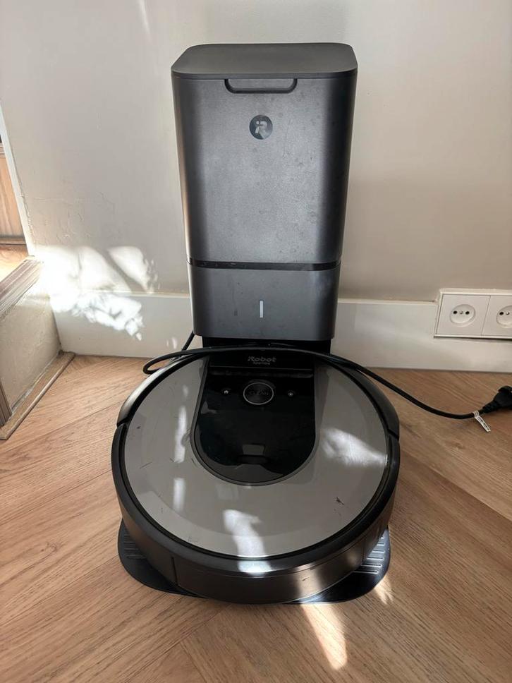 Roomba i7 met Clean Base, Witgoed en Apparatuur, Stofzuigers, Gebruikt, Robotstofzuiger, Minder dan 1200 watt, Reservoir, Ophalen of Verzenden