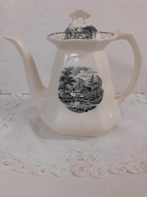 Societe Ceramique - Landschap - mooie koffiekan, Antiek en Kunst, Antiek | Servies los, Ophalen of Verzenden