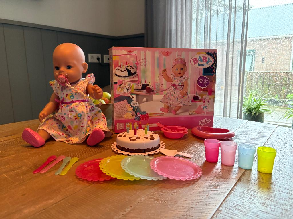 Baby Born inclusief accessoires, Ophalen of Verzenden, Zo goed als nieuw, Babypop