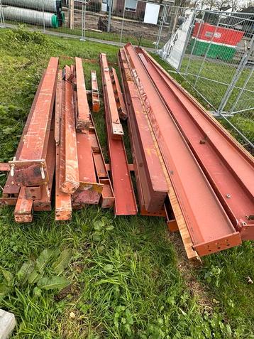 Stalen profielen 120 en 270 hoog beschikbaar voor biedingen