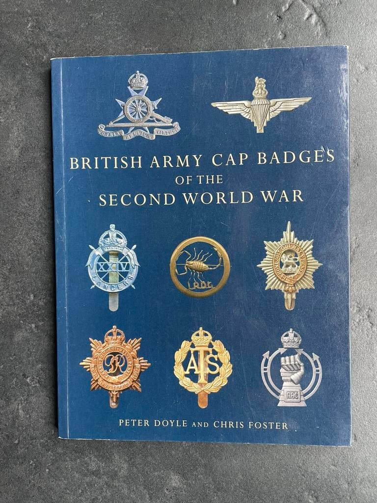 Boek Engelse cap badges, Verzamelen, Militaria | Tweede Wereldoorlog, Ophalen, Engeland, Boek of Tijdschrift