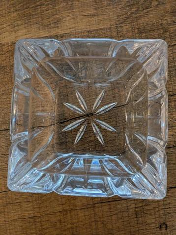 Asbak vierkant kristal beschikbaar voor biedingen