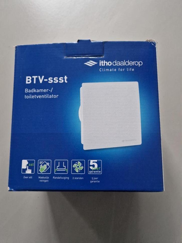 Itho Daalderop badkamerventilator met timer en vochtsensor, Doe-het-zelf en Verbouw, Ventilatie en Afzuiging, Nieuw, Afzuiger