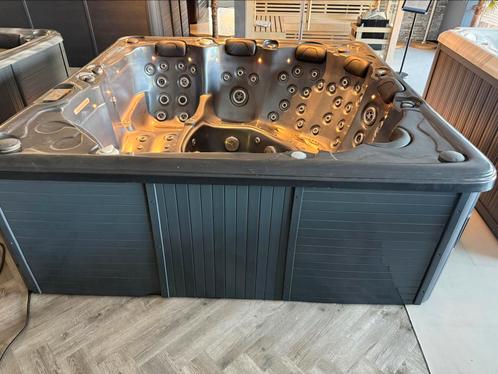 Jacuzzi sunspa extreem dik! Balboa spa, Tuin en Terras, Bubbelbaden en Hottubs, Nieuw, Pomp, Ophalen