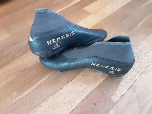 Adidas voetbalschoenen nemeziz zwart 42 1/3, Sport en Fitness, Voetbal, Zo goed als nieuw, Schoenen, Ophalen