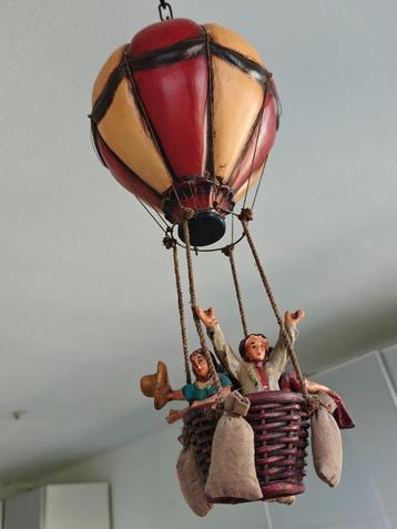 Vintage luchtballon decoratie hangend beschikbaar voor biedingen