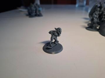 Goblin op Skateboard – 32mm resin miniatuur (D&D / fantasy / beschikbaar voor biedingen