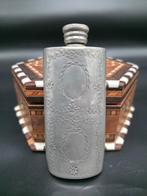 Vintage Heupflesje met Gravures, Ophalen of Verzenden