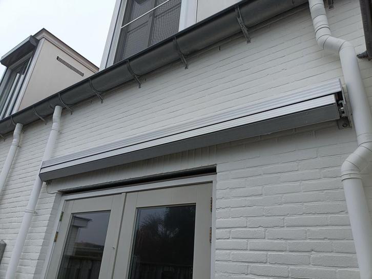 Elektrisch Knikarm zonnescherm in cassette B.300cm D.200cm, Tuin en Terras, Zonneschermen, Gebruikt, Knikarmscherm, 150 tot 300 cm