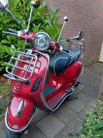 Vespa primavera 1707 km !! Nieuw staat, Fietsen en Brommers, Scooters | Vespa, Ophalen, Maximaal 45 km/u, Zo goed als nieuw, Benzine