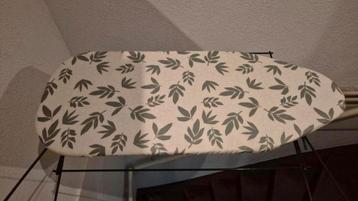 Tafelmodel strijkplank beschikbaar voor biedingen