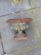 Antieke gietijzeren tuinvaas, Ophalen, Gebruikt