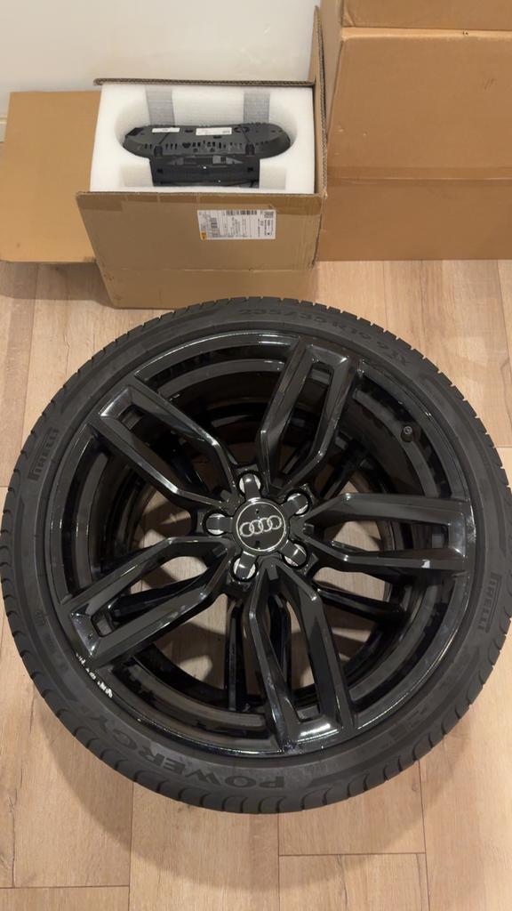 Audi s3 velgen met nieuwe banden set van 4, Auto-onderdelen, Banden en Velgen, Velg(en), Zomerbanden, 19 inch, Ophalen of Verzenden