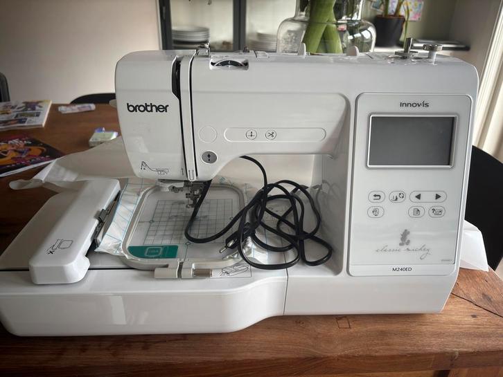 Brother Borduurmachine - Innov-is M240ED, Hobby en Vrije tijd, Naaimachines en Toebehoren, Nieuw, Naaimachine, Brother, Ophalen