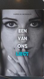 Karen M. McManus - Een van ons liegt, Ophalen of Verzenden, Zo goed als nieuw, Karen M. McManus