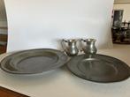 Twee tinnen borden met bekers, Ophalen of Verzenden