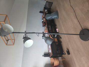 Vloerlamp  beschikbaar voor biedingen