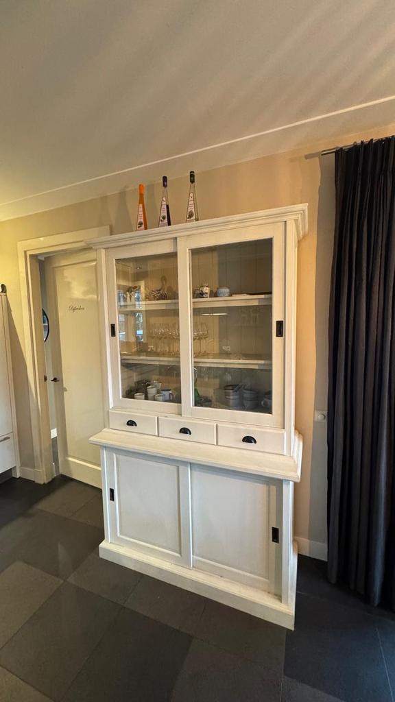 Witte buffetkast met schuifdeuren, Huis en Inrichting, Kasten | Buffetkasten, Gebruikt, 150 tot 200 cm, 100 tot 150 cm, 25 tot 50 cm
