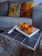 Vintage bijzettafel - jaren 60/70 - 44 x 34 x 34 cm - tegels, Huis en Inrichting, Tafels | Bijzettafels, Ophalen, Minder dan 45 cm