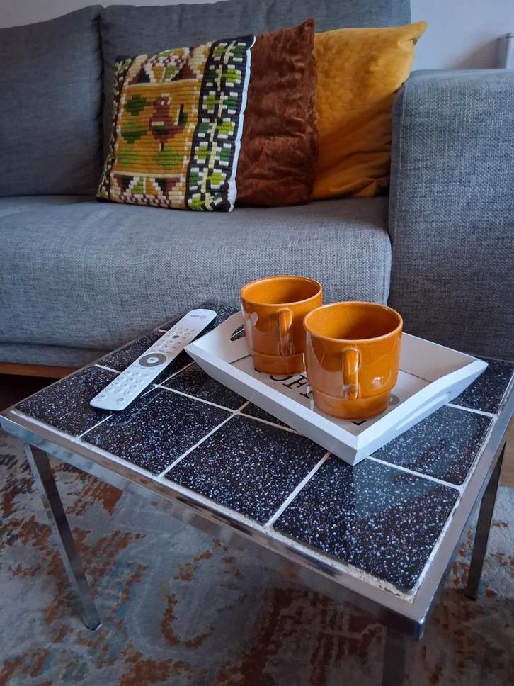 Vintage bijzettafel - jaren 60/70 - 44 x 34 x 34 cm - tegels, Huis en Inrichting, Tafels | Bijzettafels, Rechthoekig, Minder dan 45 cm
