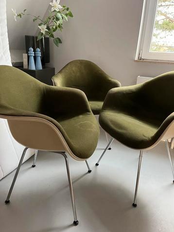Drie Vintage Eames DAX stoelen beschikbaar voor biedingen
