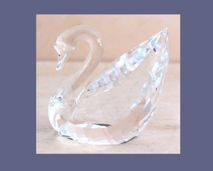 Swarovski zwaan klein met doos en certificaat, Verzamelen, Swarovski, Zo goed als nieuw, Figuurtje, Ophalen of Verzenden