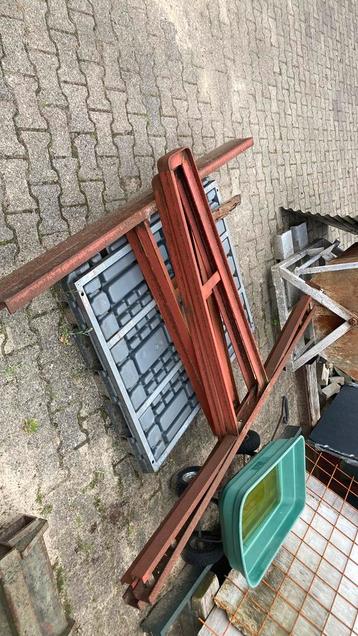 Zware platenbokken beschikbaar voor biedingen