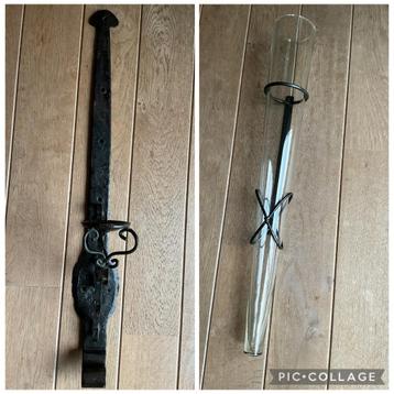 Smeedijzeren, wandkandelaar, en muurvaas beschikbaar voor biedingen