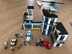Lego city politiebureau 60141 compleet en met boekjes, Kinderen en Baby's, Speelgoed | Duplo en Lego, Ophalen of Verzenden, Zo goed als nieuw