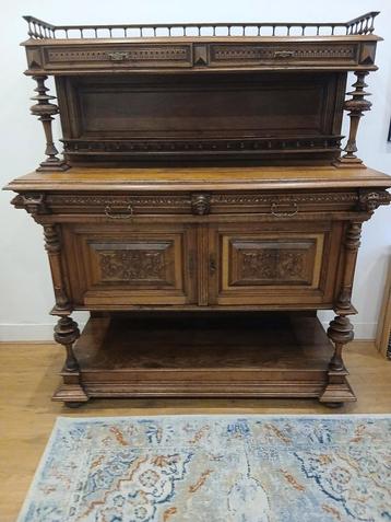 Antiek dressoir in Renaissance stijl beschikbaar voor biedingen