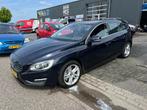 Volvo V60 2.4 D6 Twin Engine R-Design / BJ: 2015 / Leer / Na, Automaat, Euro 6, Blauw, Vierwielaandrijving