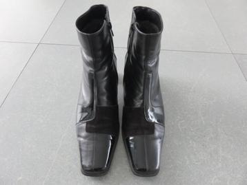 Dameslaarsje zwart leer (maat 6,5/40) beschikbaar voor biedingen