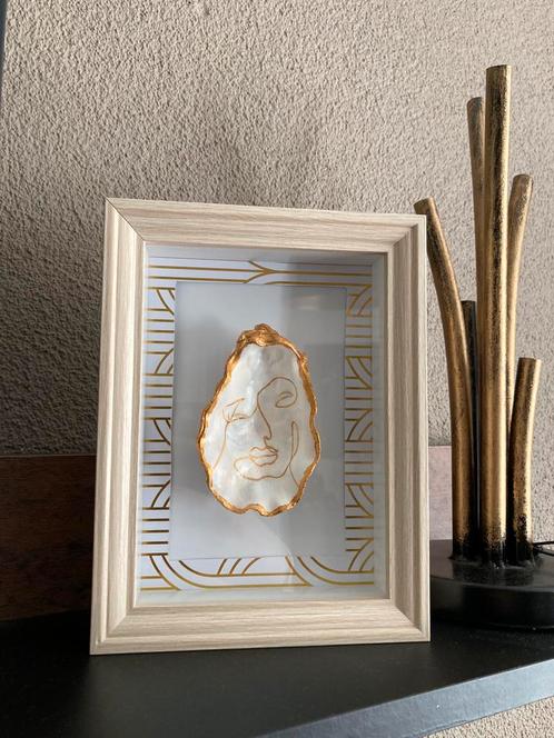 Handbeschilderde Oester Schelp Face Gold in lijst ByJ&S🤍, Huis en Inrichting, Woonaccessoires | Lijsten, Nieuw, Minder dan 50 cm