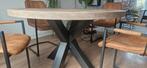Ronde eettafel met zwart metalen onderstel. Diameter 130cm, Huis en Inrichting, Tafels | Eettafels, Rond, Ophalen of Verzenden