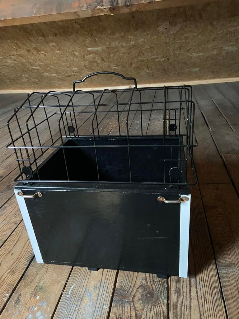 Hondenkist met korf, Dieren en Toebehoren, Hondenhokken, Zo goed als nieuw, Minder dan 65 cm, Minder dan 75 cm, Ophalen of Verzenden