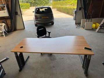 Bureau beschikbaar voor biedingen