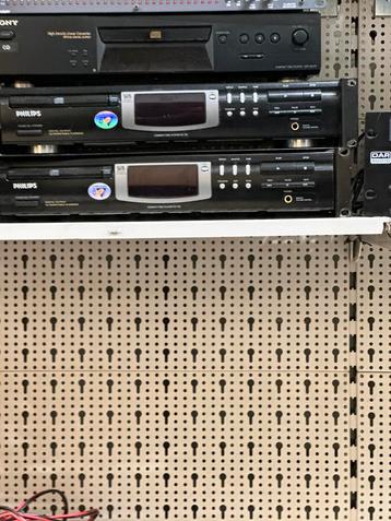 2 stuks philips cd 723 CD spelers beschikbaar voor biedingen