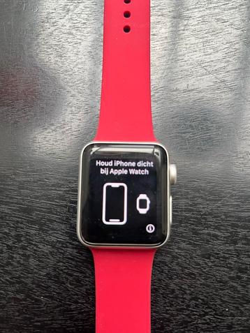 Apple watch serie 3 met drie bandjes beschikbaar voor biedingen