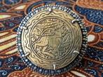 Prachtig antieke Oosterse ring van bewerkt brons 4,6 cm.