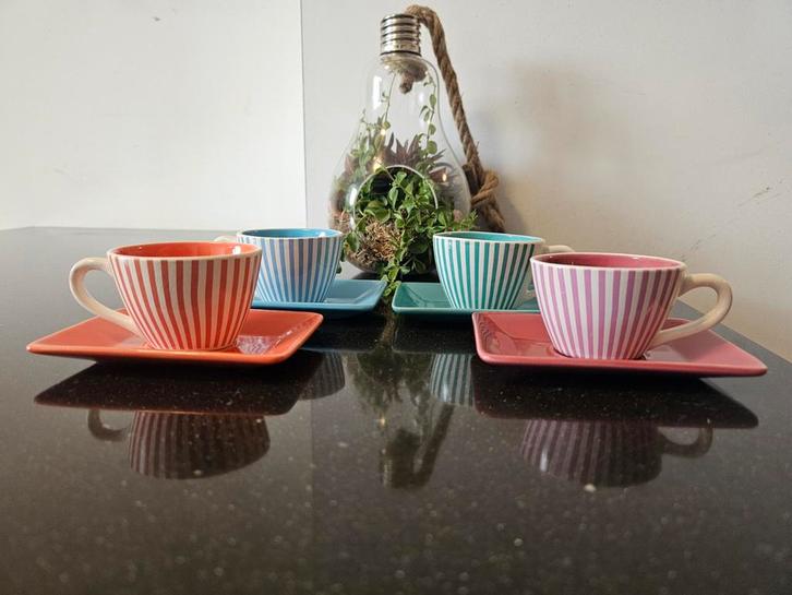 Mooi setje espressokopjes van Yves Rocher, Huis en Inrichting, Keuken | Servies, Zo goed als nieuw, Kop(pen) en/of Schotel(s)