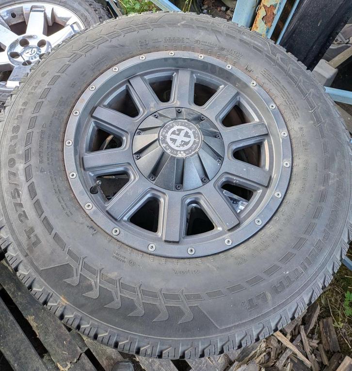 Dodge Ram 1500 18"velgen met winterbanden 1994-2018, Auto-onderdelen, Banden en Velgen, Velg(en), Winterbanden, 18 inch, 275 mm